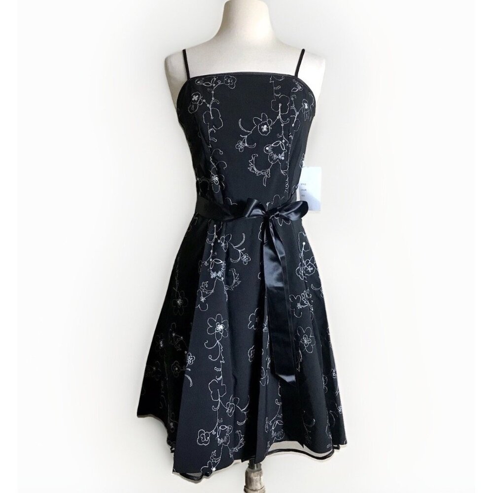Steppin Out Black Flower Embroidered Sequin‎ Dress Size Medium